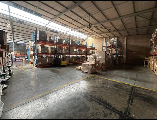 1,112M² WAREHOUSE TO LET IN NORTH RIDING
